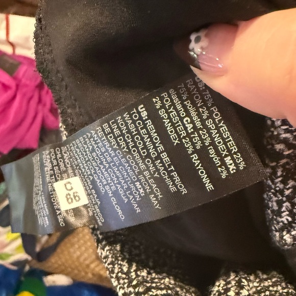 White House Black Market Tapered Ankle Trouser Pants, size 2 - Picture 4 of 7